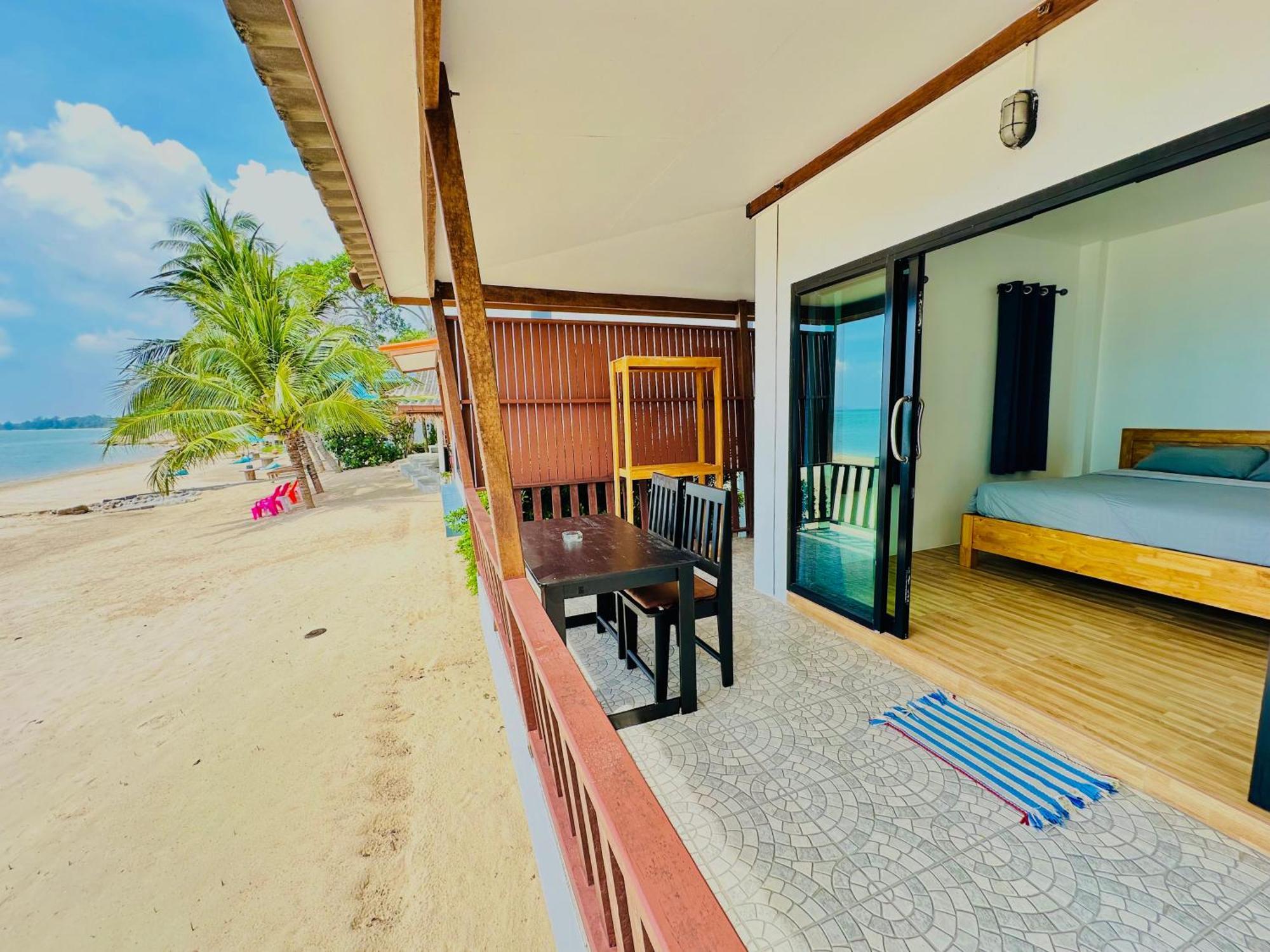 The Scenery Beach Resort Baan Khai Eksteriør billede