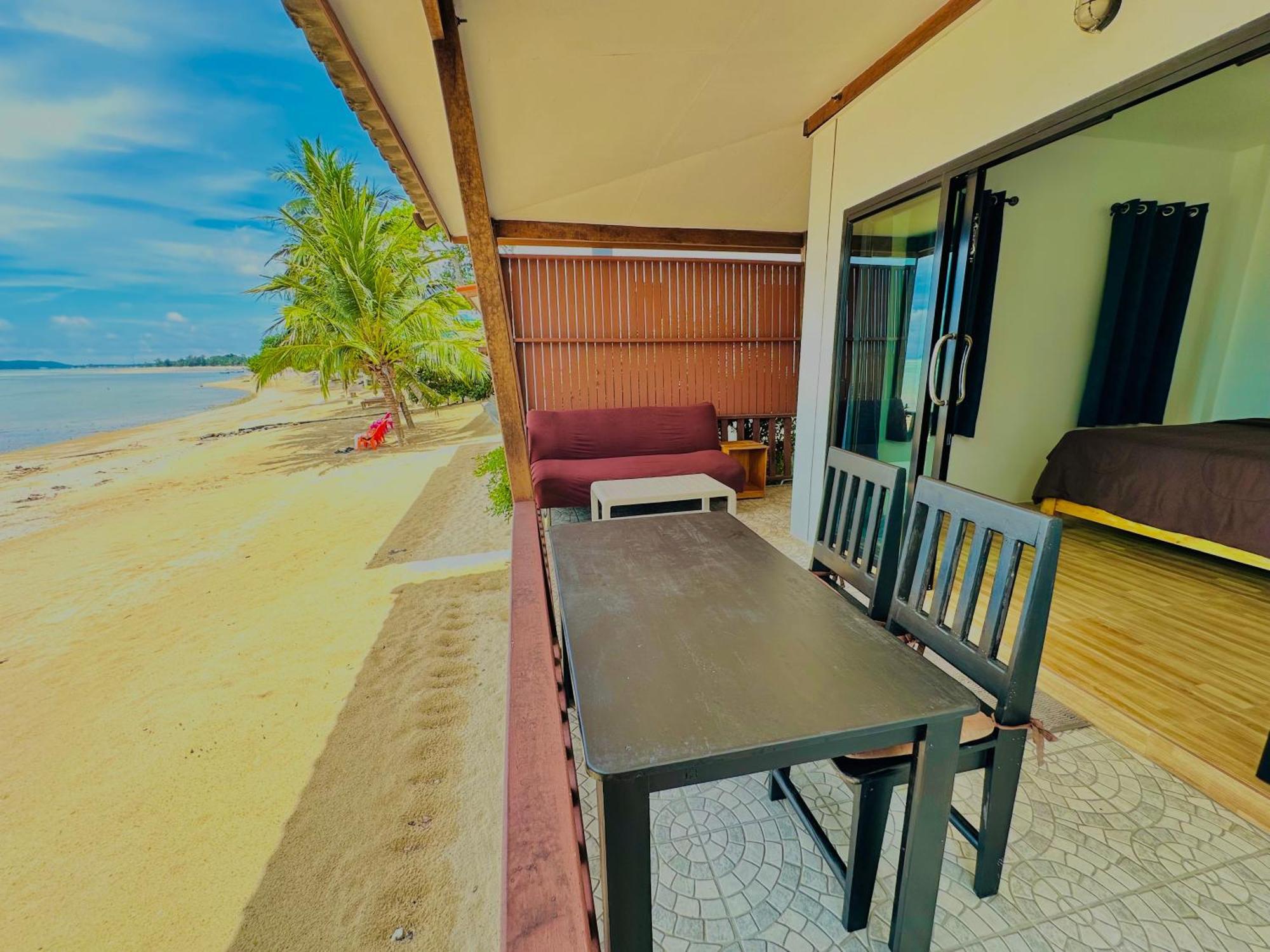 The Scenery Beach Resort Baan Khai Eksteriør billede